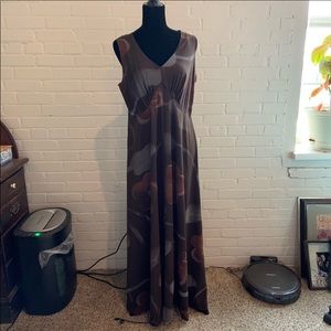 Women’s 12 Maxi gown brown w/flower print & Shaw